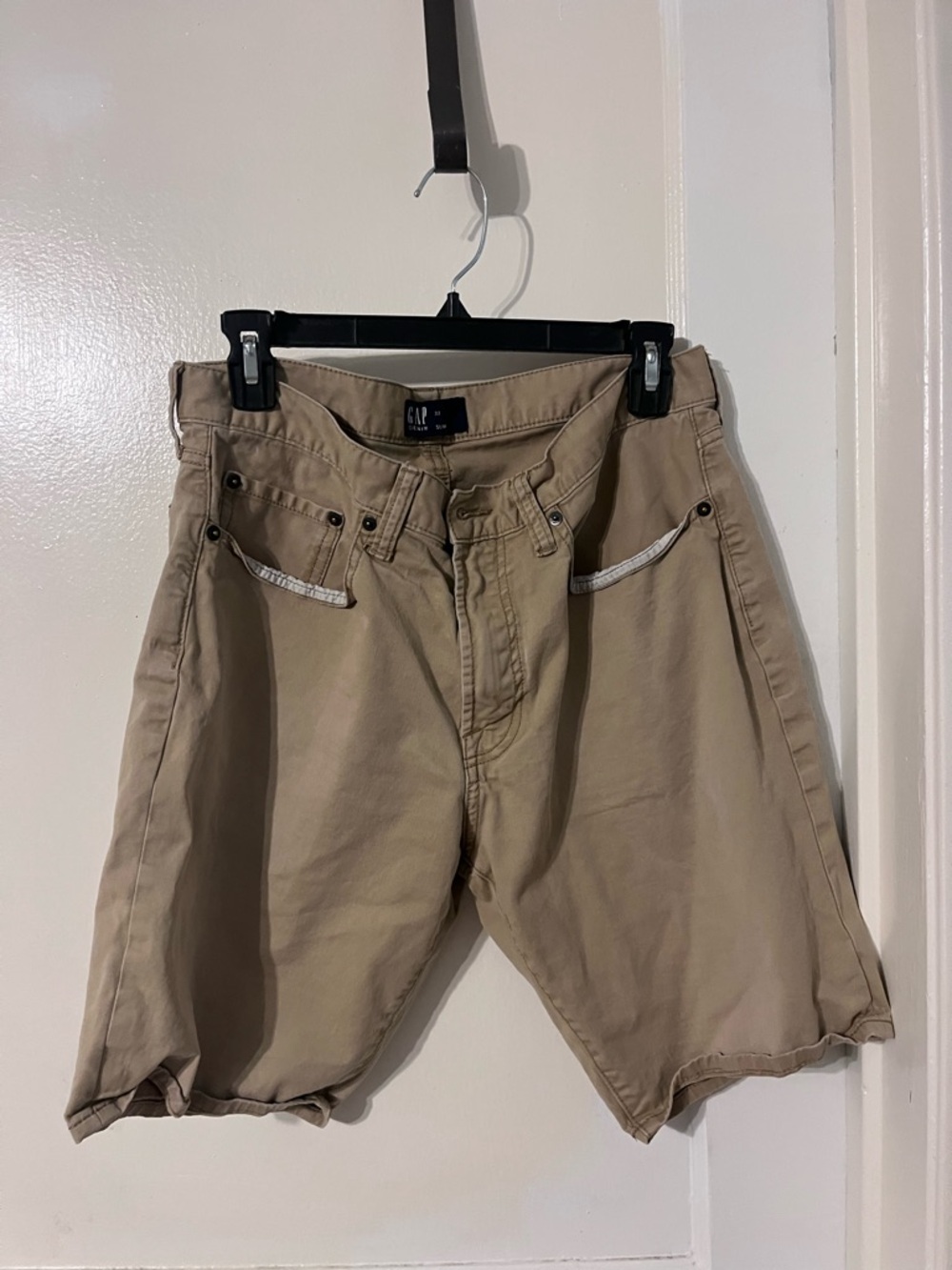 GAP Men's Tan Flat-Front Casual Shorts